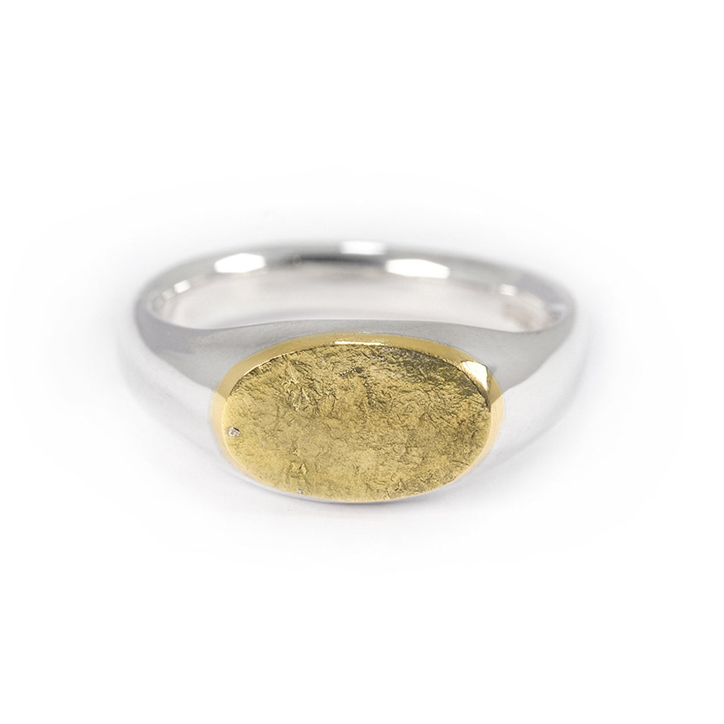 SMALL GOLD TOP LANDSCAPE OVAL SIGNET