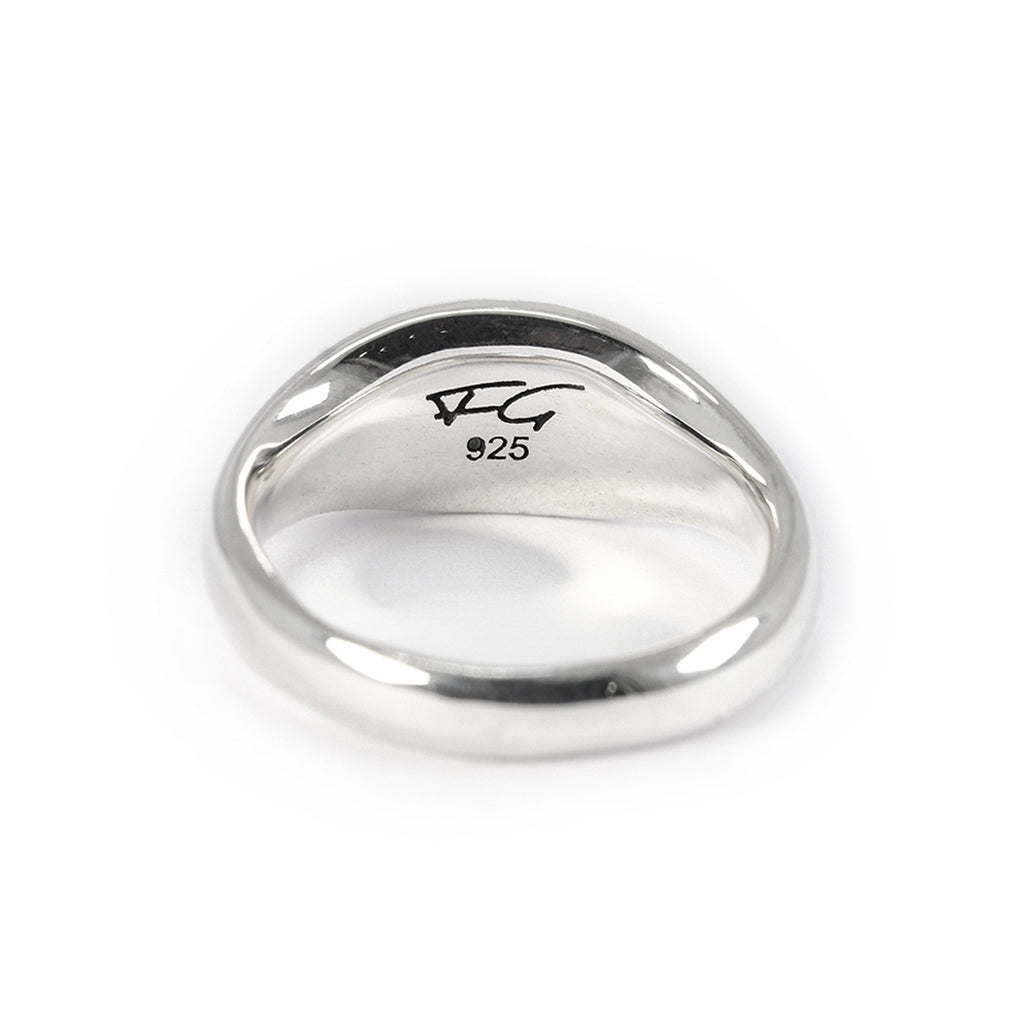 SMALL GOLD TOP LANDSCAPE OVAL SIGNET