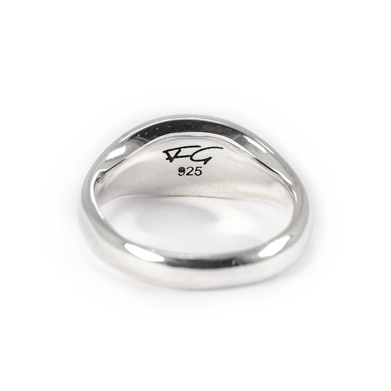 SMALL GOLD TOP LANDSCAPE OVAL SIGNET
