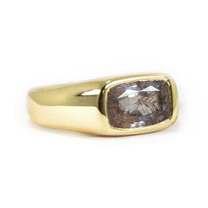 GOLD SIGNET WITH Bi-COLOURED PURPLE & ORANGE SAPPHIRE