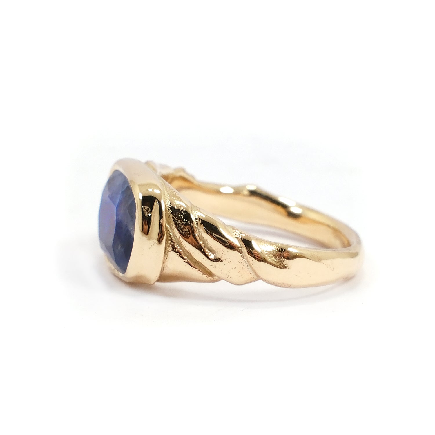 BI-COLOUR INCLUDED BLUE SAPPHIRE SILK RING #033