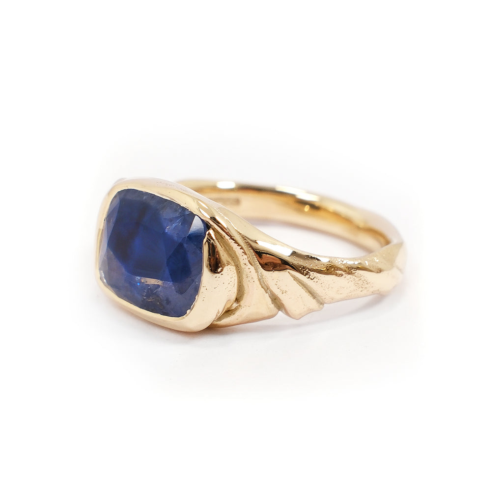 BI-COLOUR INCLUDED BLUE SAPPHIRE SILK RING #033