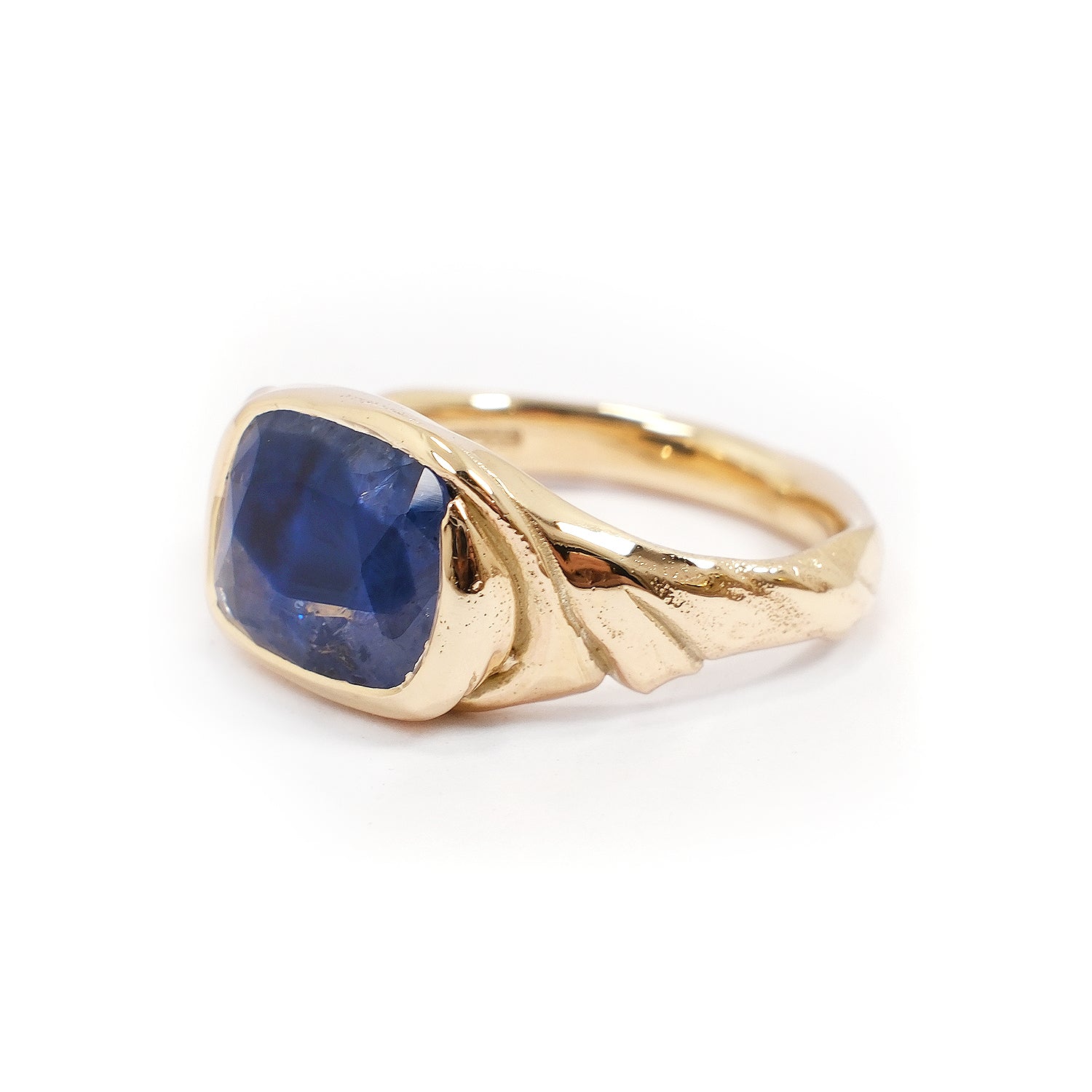 BI-COLOUR INCLUDED BLUE SAPPHIRE SILK RING #033