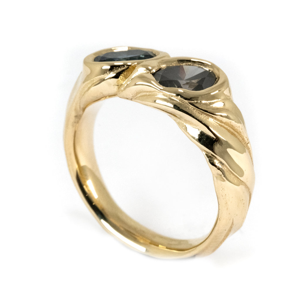 TWIN RING MONTANA SAPPHIRE WITH GREY DIAMOND