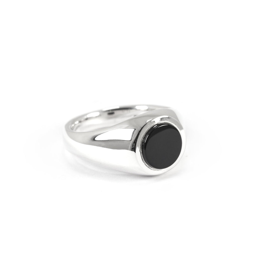 SMALL ROUND ONYX SIGNET