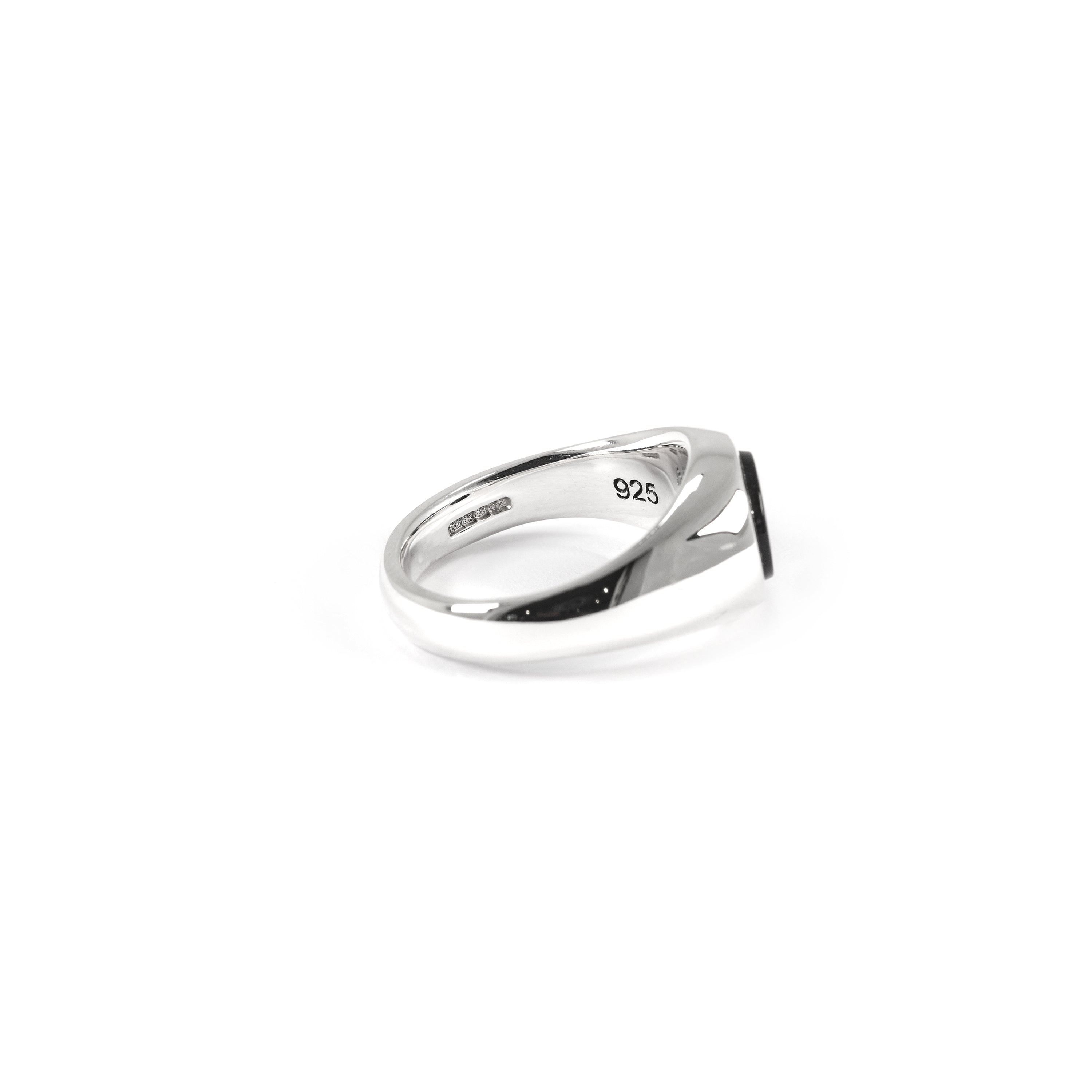 SMALL ROUND ONYX SIGNET