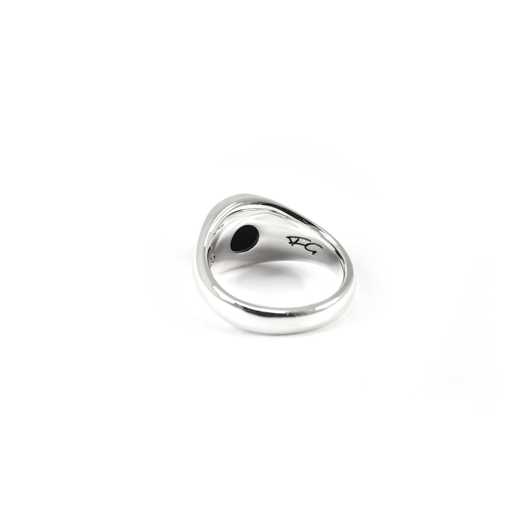 SMALL ROUND ONYX SIGNET