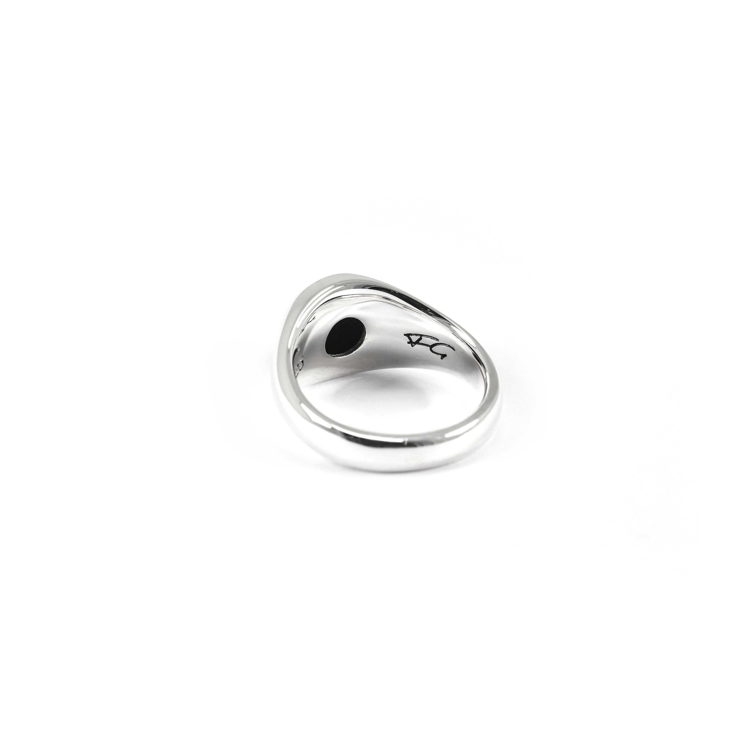 SMALL ROUND ONYX SIGNET