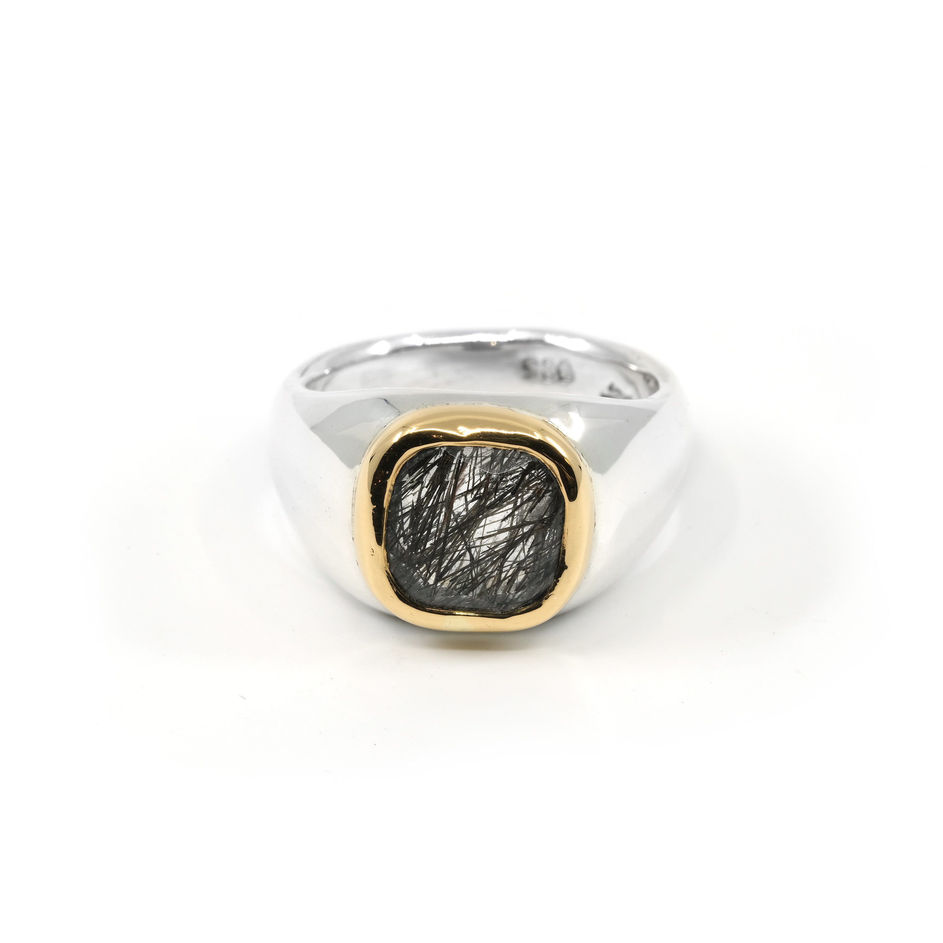SMALL GOLD BEZEL TOURMALATED QUARTZ