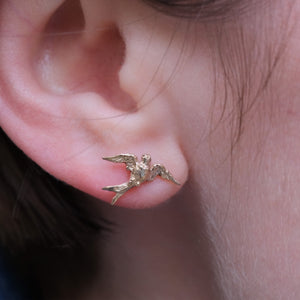 GOLD SWALLOW STUD