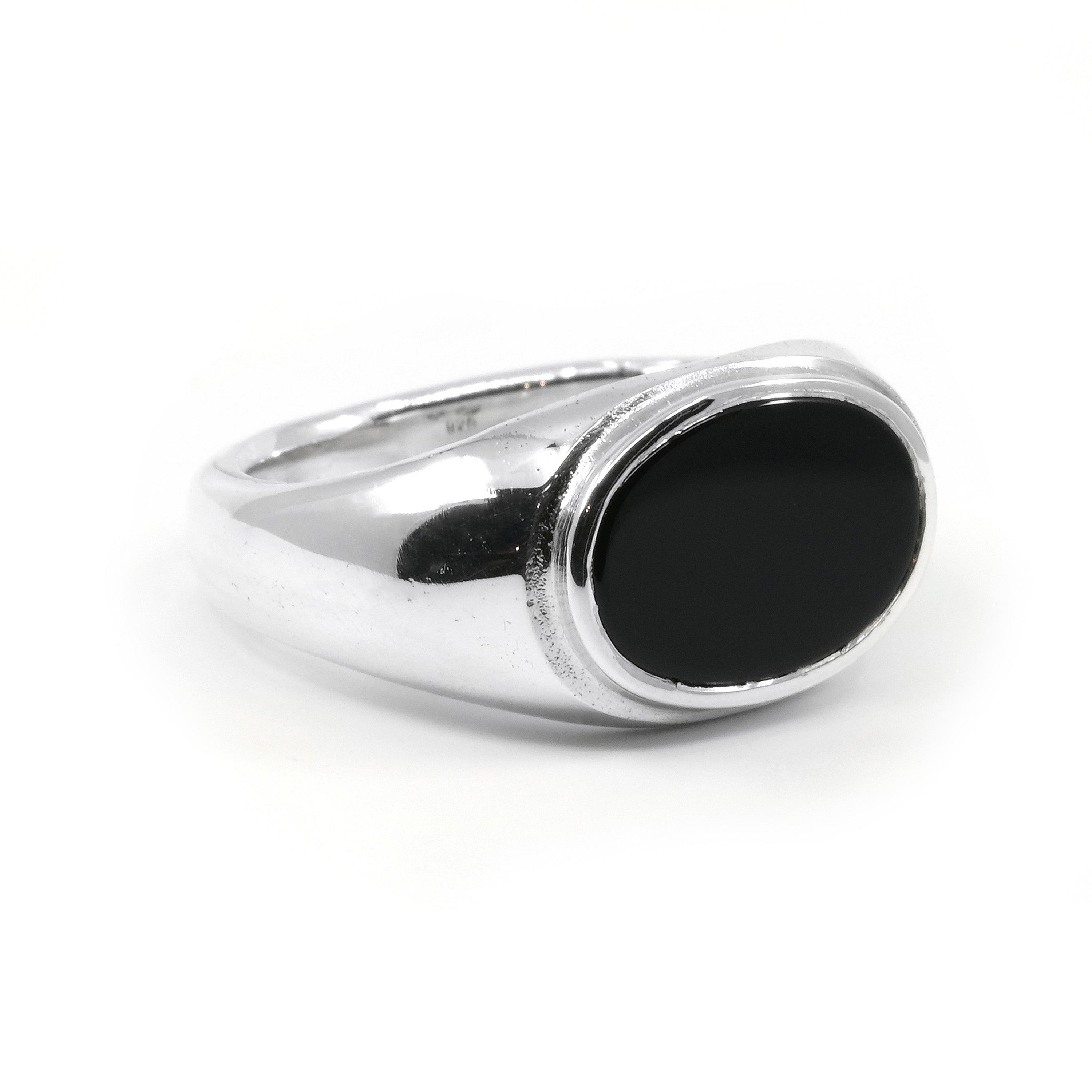 LANDSCAPE OVAL ONYX SIGNET