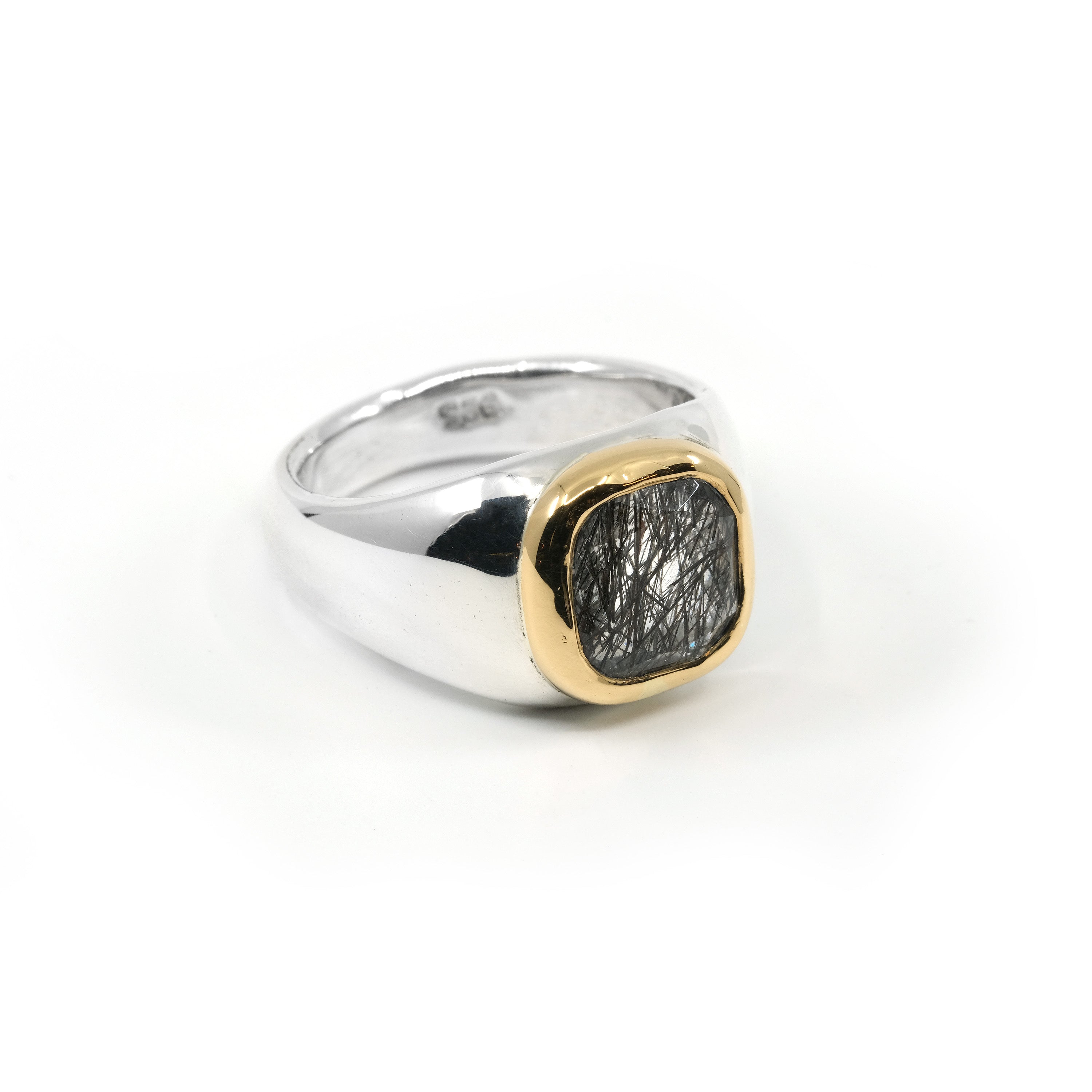 SMALL GOLD BEZEL TOURMALATED QUARTZ