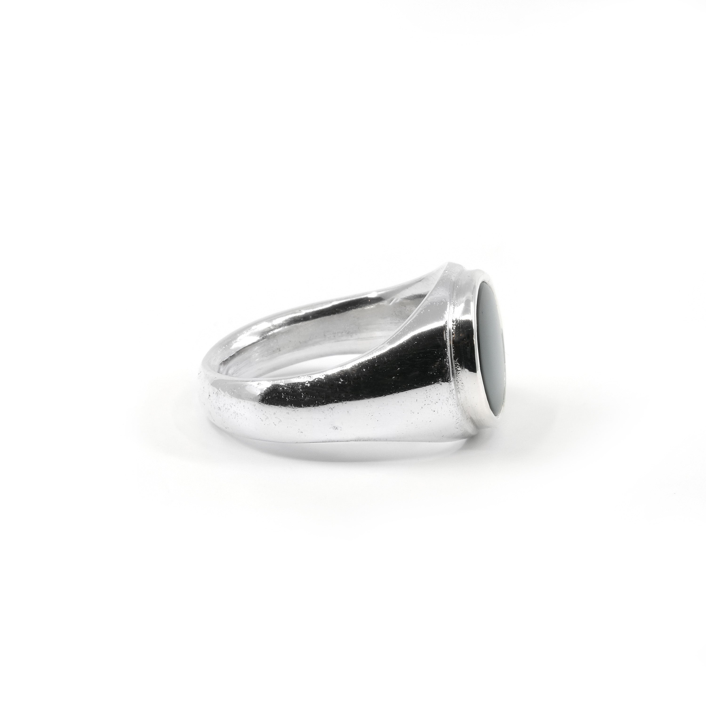 ROUND ONYX SIGNET
