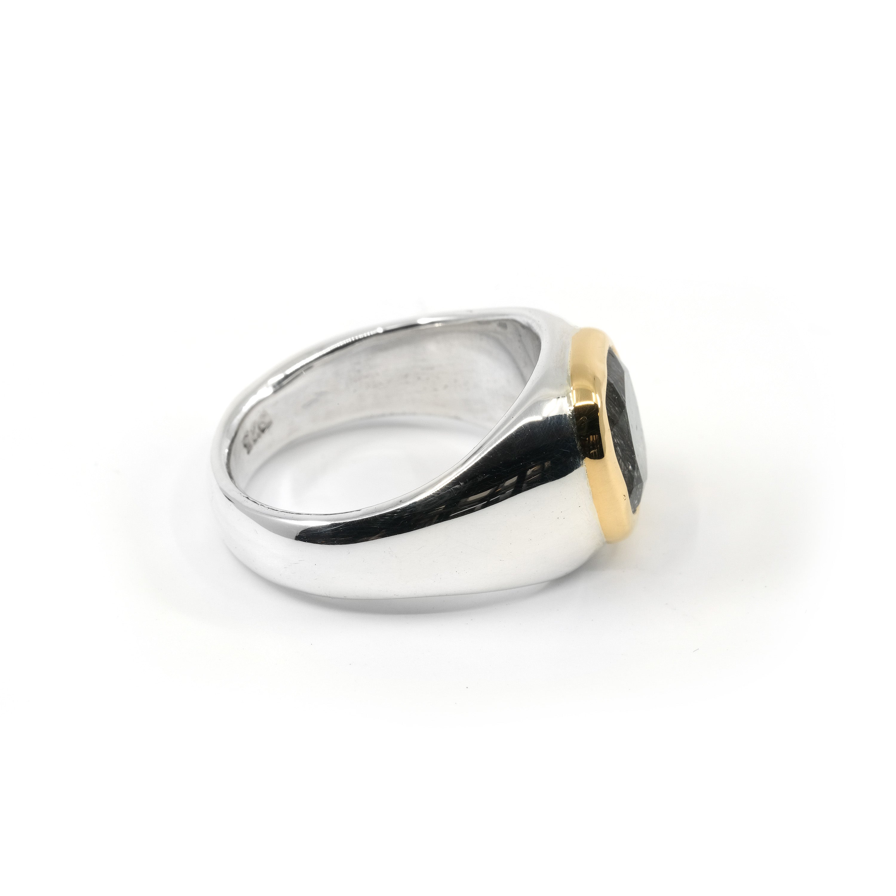 SMALL GOLD BEZEL TOURMALATED QUARTZ