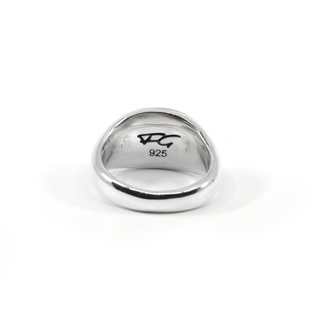 LANDSCAPE OVAL ONYX SIGNET