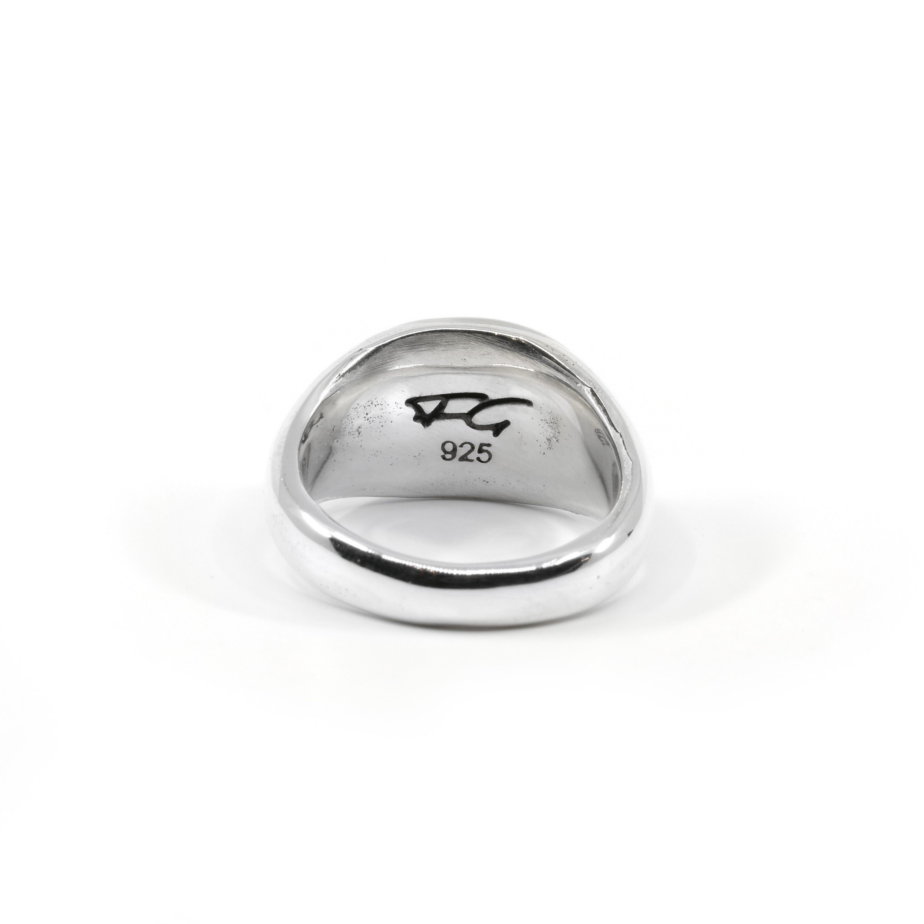 LANDSCAPE OVAL ONYX SIGNET