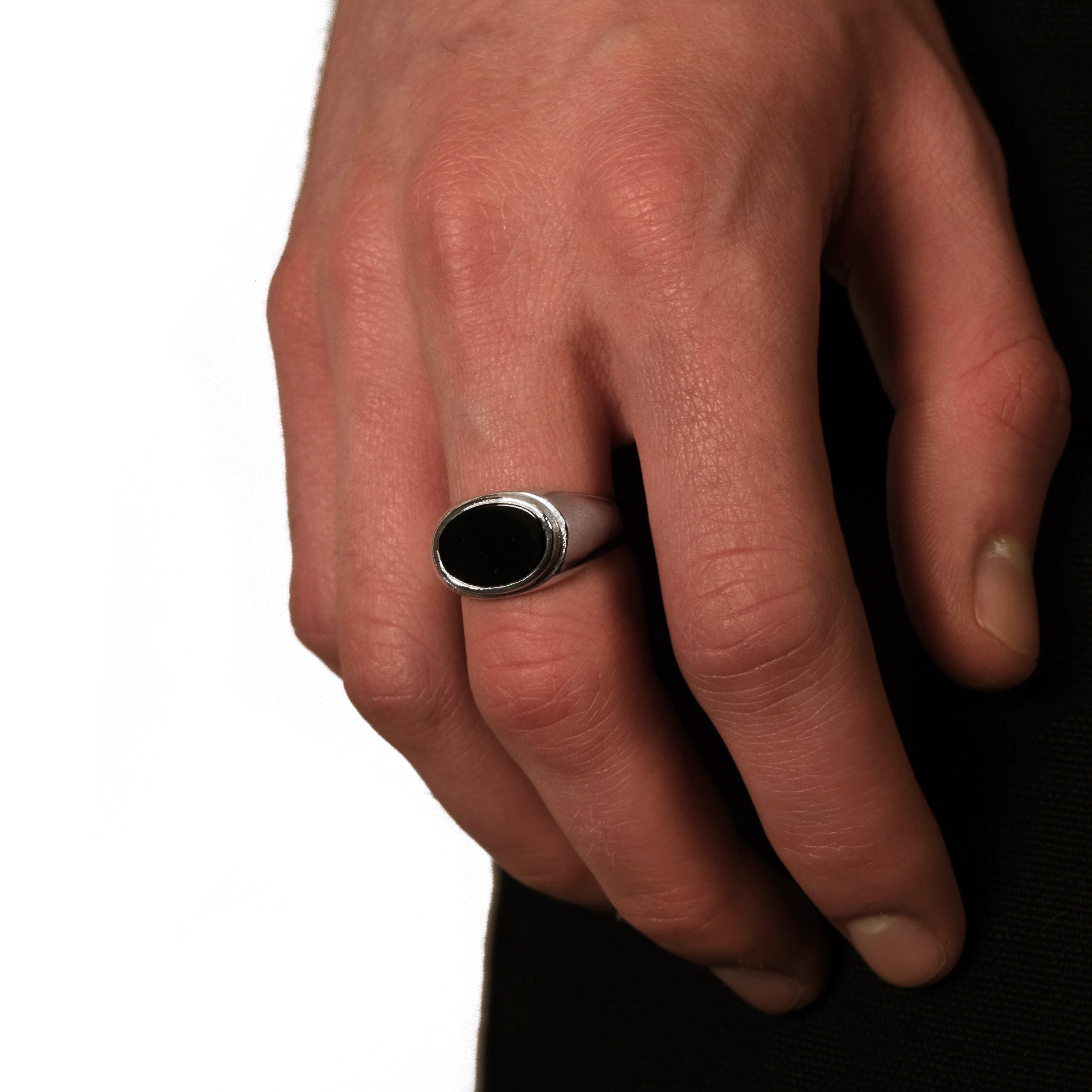 LANDSCAPE OVAL ONYX SIGNET