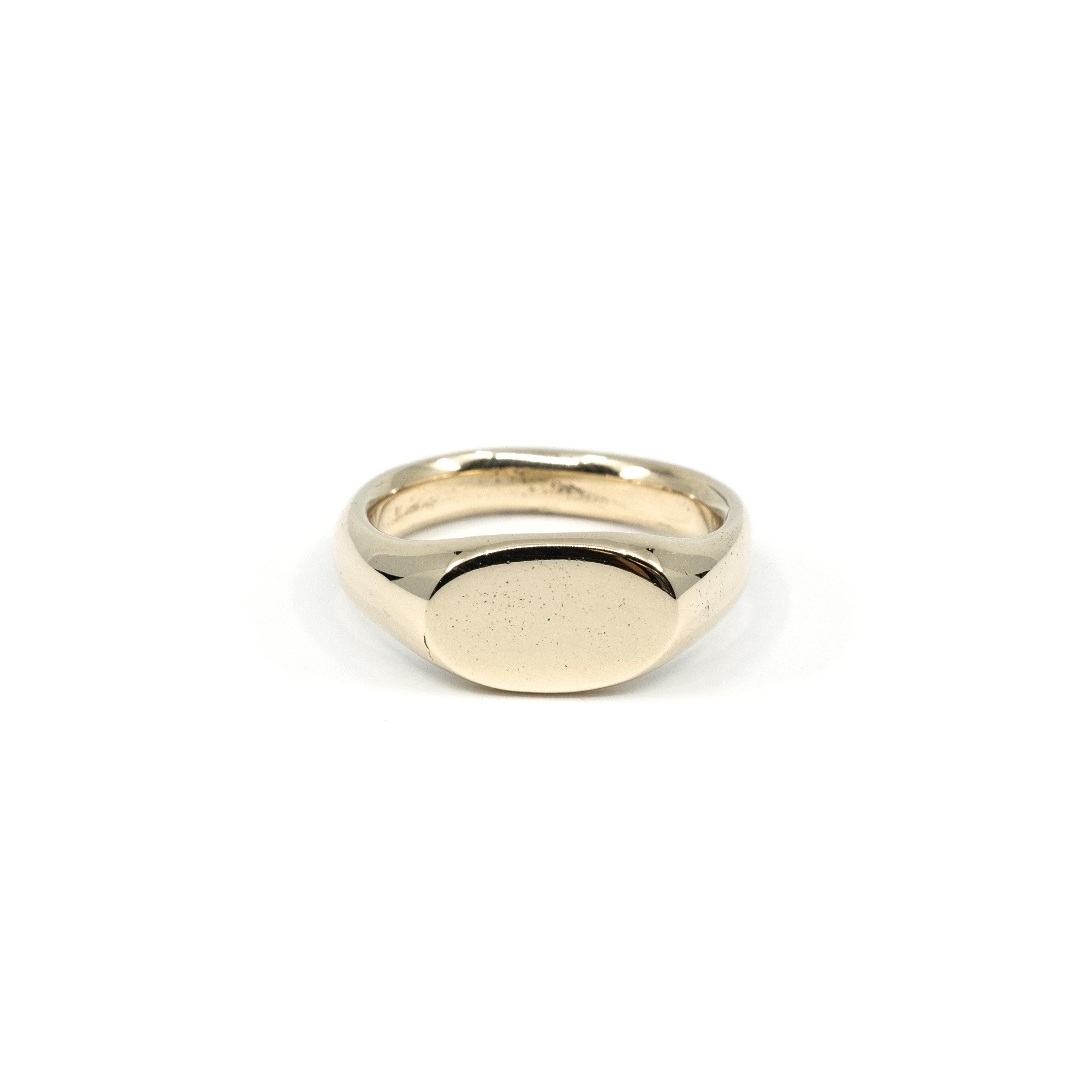 SMALL LANDSCAPE OVAL SIGNET GOLD